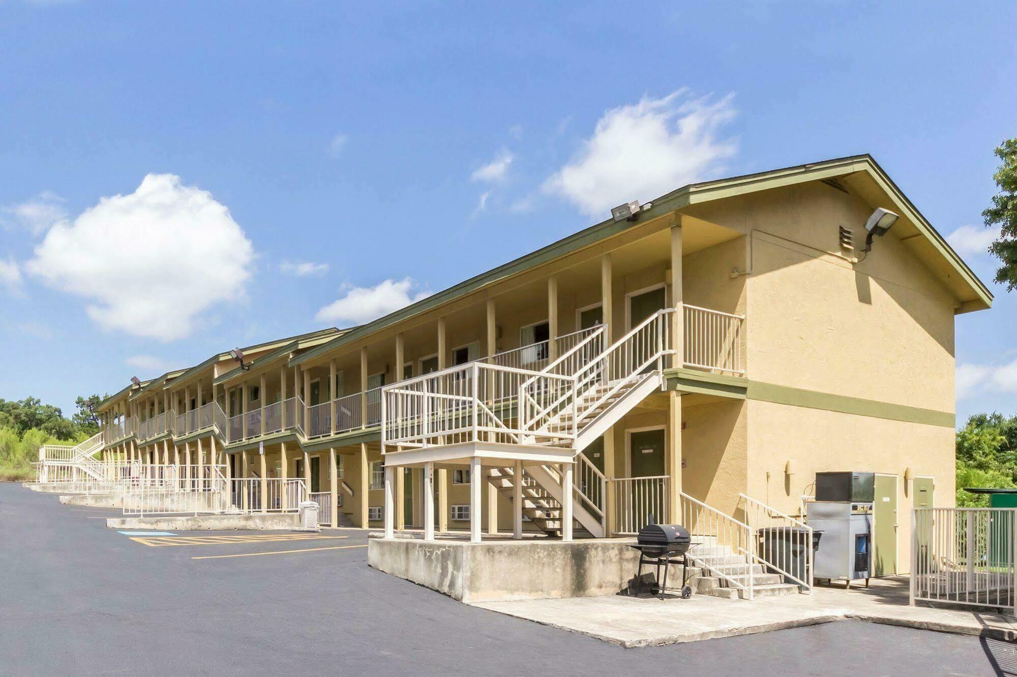 Hillview Inn At Six Flags Fiesta San Antonio Exteriér fotografie